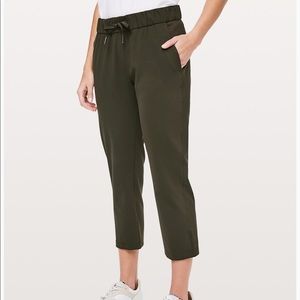 On the Fly 23inch Crop length Pant Woven size2
